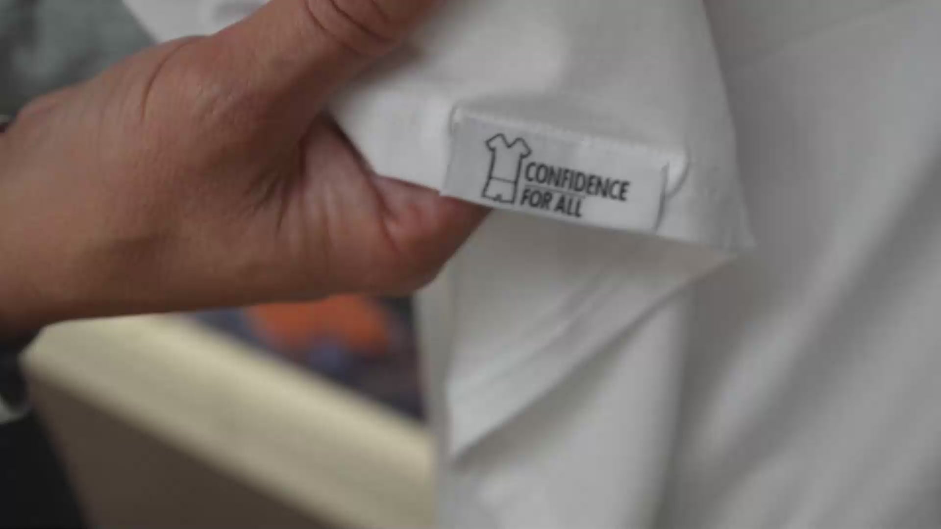 Productvideo Antizweet Shirts van ConfidenceForAll alle Heren shirts Detail