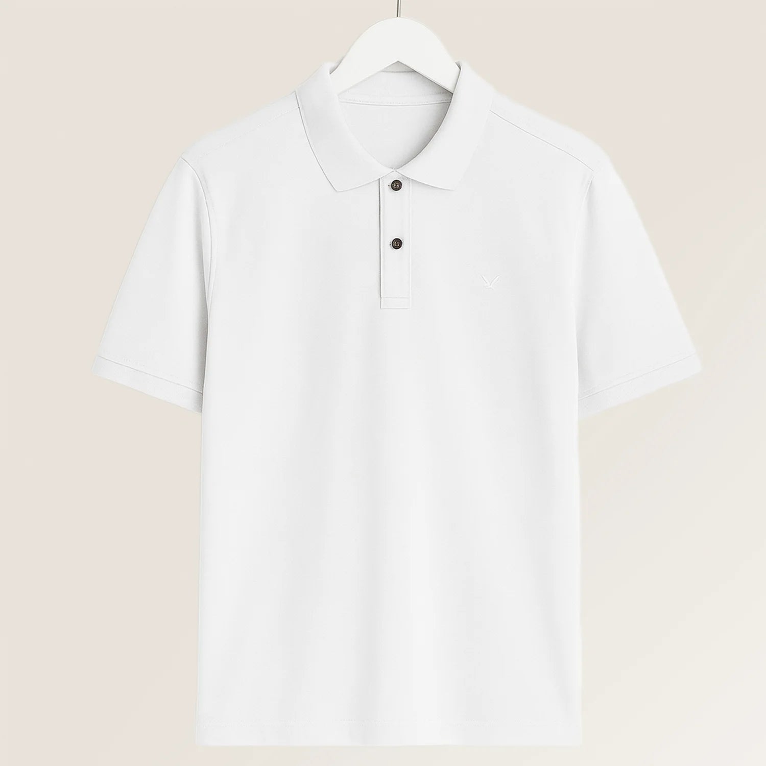 Studio Productfoto Flatlay Anti Zweet Polo shirt Wit van ConfidenceForAll aan een kledinghanger