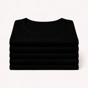 5-pack zwarte Confidence For All dames anti-zweet T-shirts netjes opgestapeld, basic shirts met ronde hals.